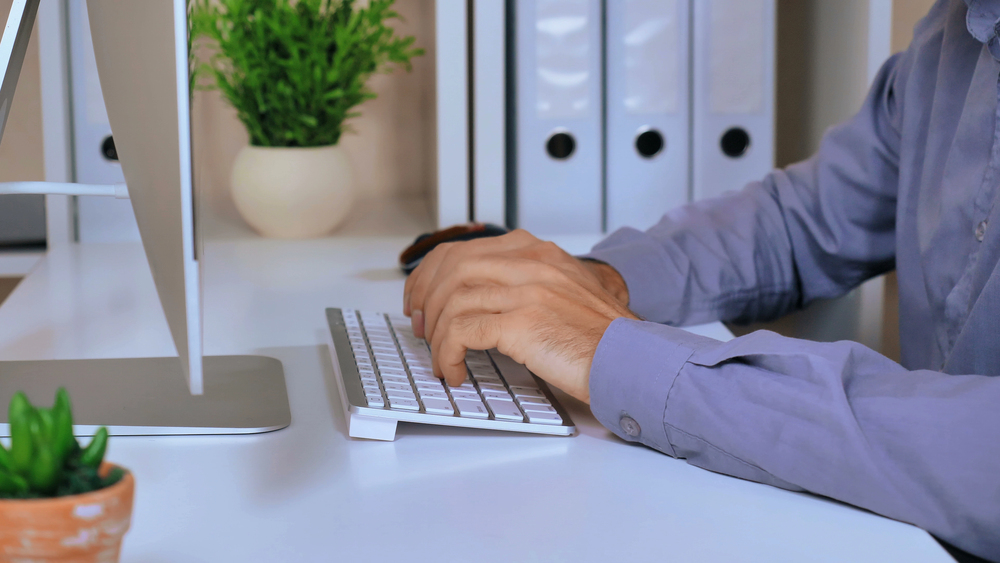 man types brag file to improve his visibility