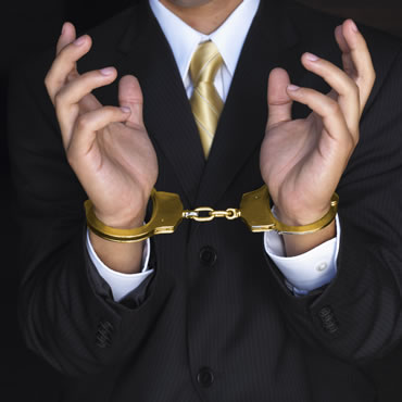 Golden handcuffs – when is it worth taking them off?
