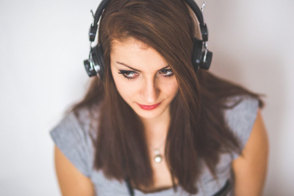 woman learns from AudioBlog without needing to read